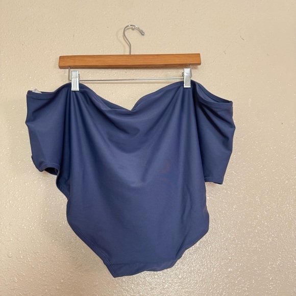 Universal Standard Navy Ruched Bikini Bottoms - Picture 2 of 4